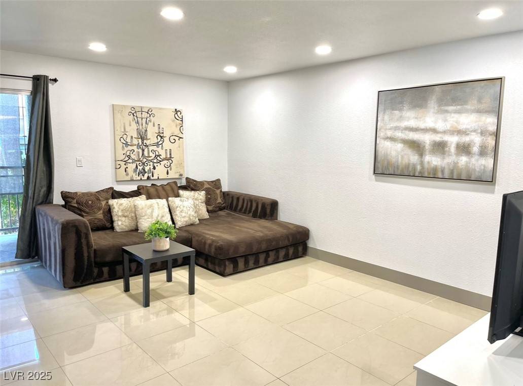Las Vegas, NV 89103,5260 Indian River DR #249