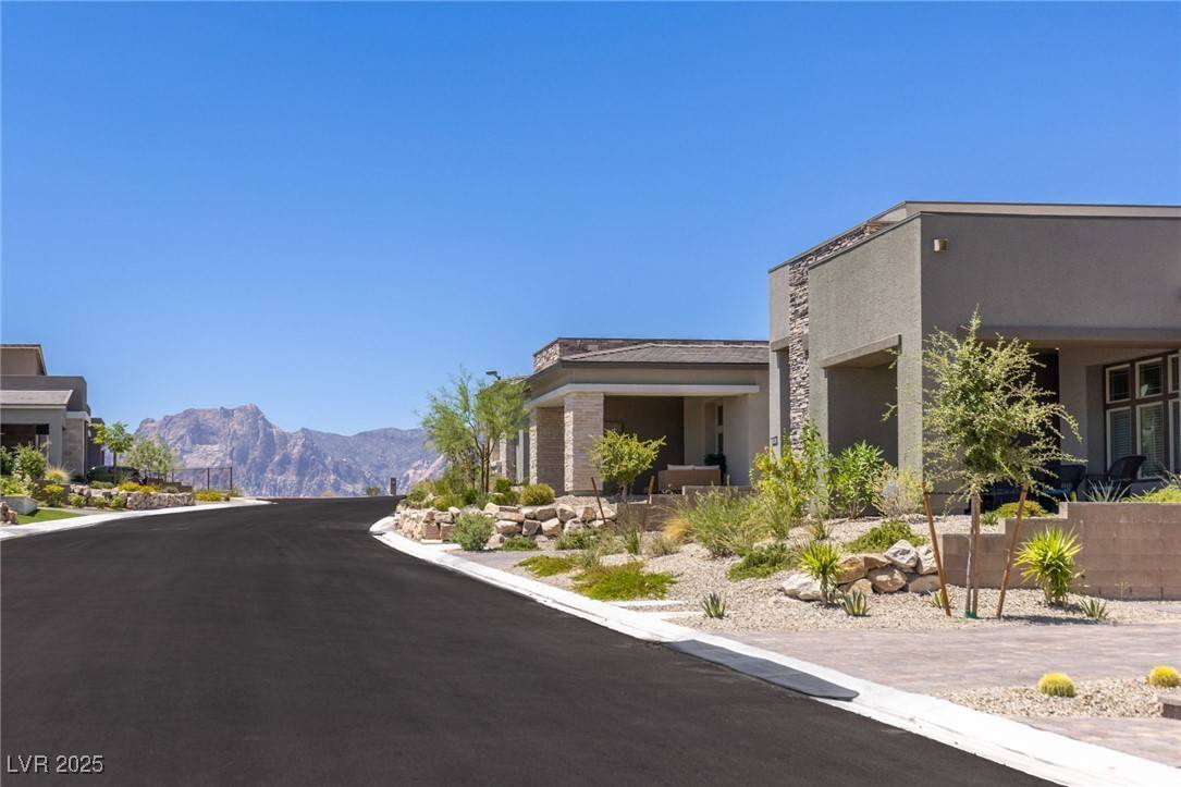 Las Vegas, NV 89138,977 Woodburn LN