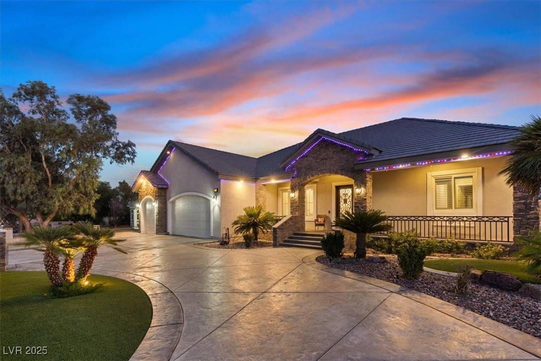 Las Vegas, NV 89113,7445 W Camero AVE