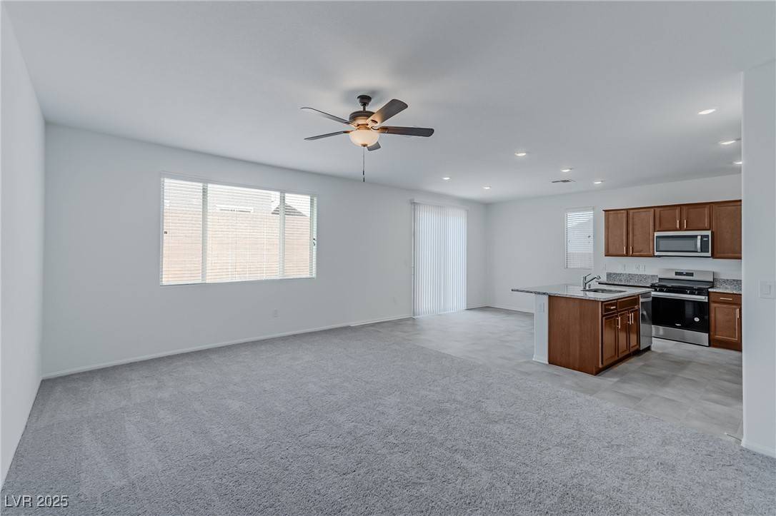 Las Vegas, NV 89113,7851 Wolf Fang CT
