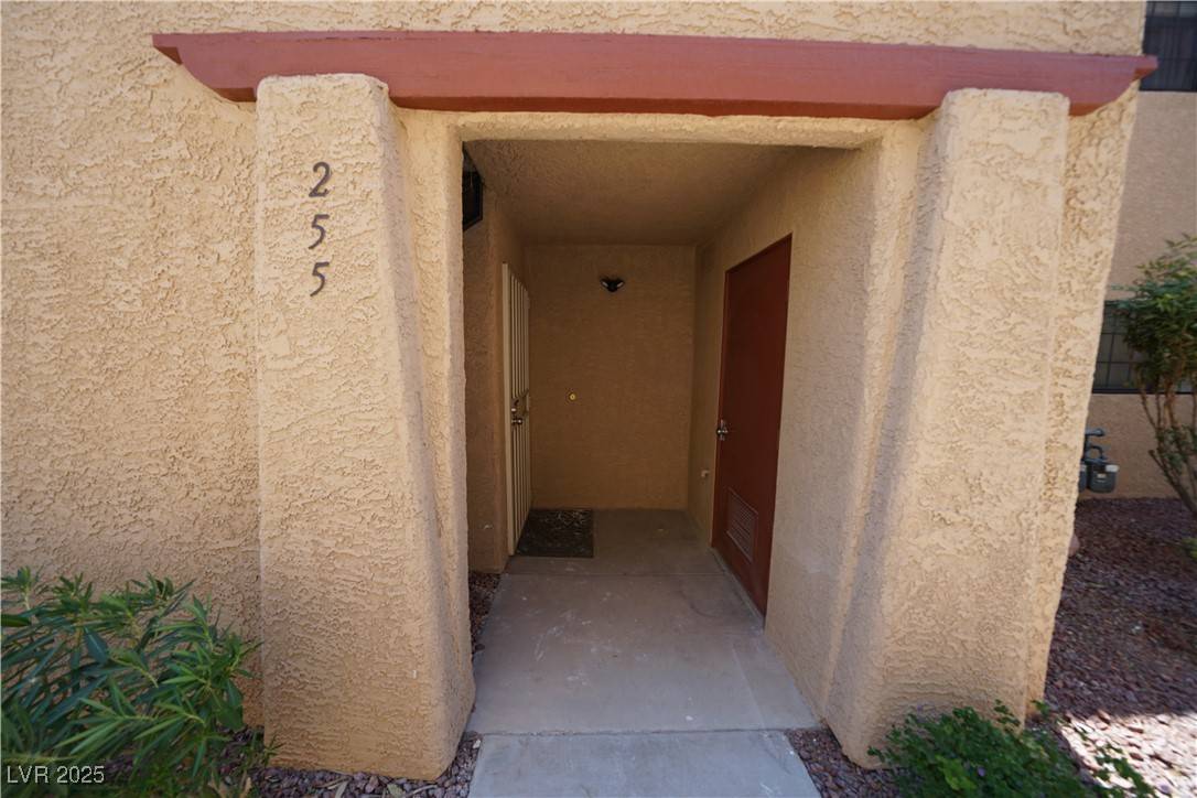 Las Vegas, NV 89103,4140 Gannet CIR #255