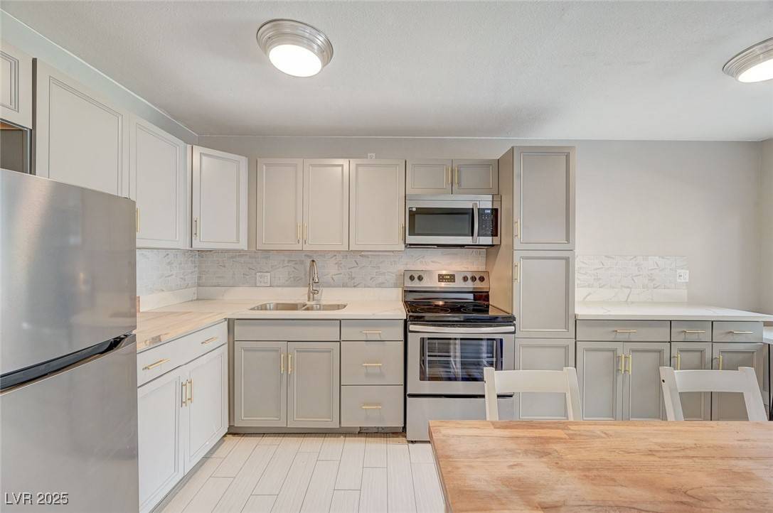 Las Vegas, NV 89107,304 Orland ST #38