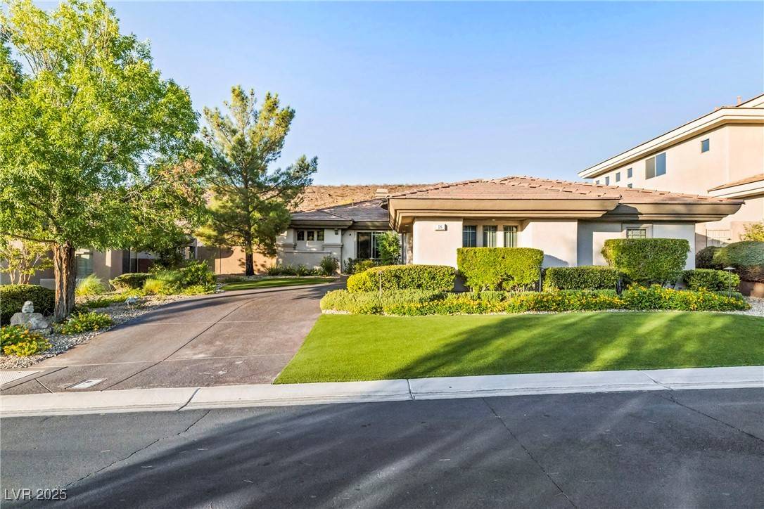 Henderson, NV 89052,18 Moraine DR