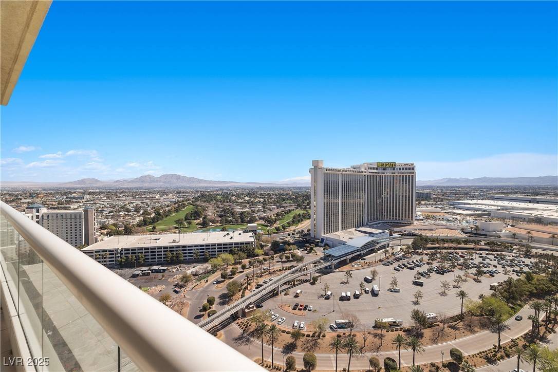 Las Vegas, NV 89109,2877 Paradise RD #304