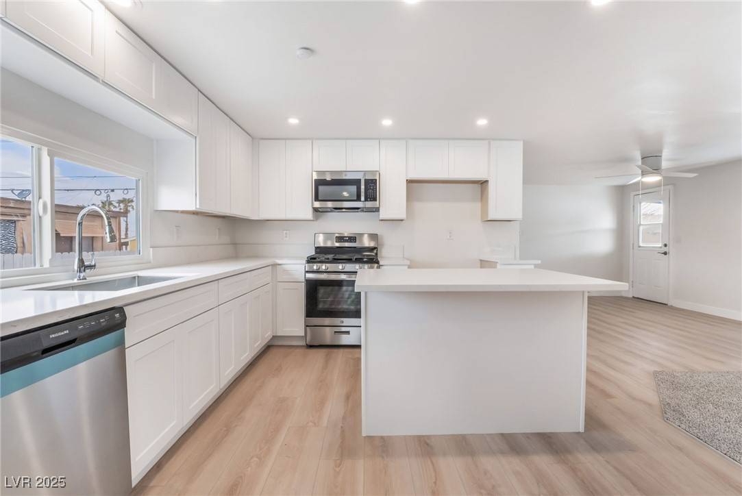 Henderson, NV 89015,209 Mojave LN