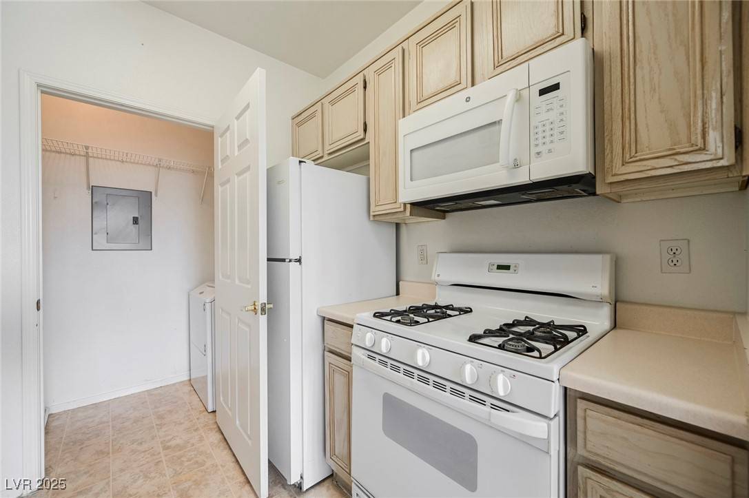 Las Vegas, NV 89113,7107 S Durango DR #306