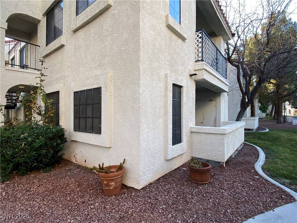 Las Vegas, NV 89103,4872 NARA VISTA WAY #104