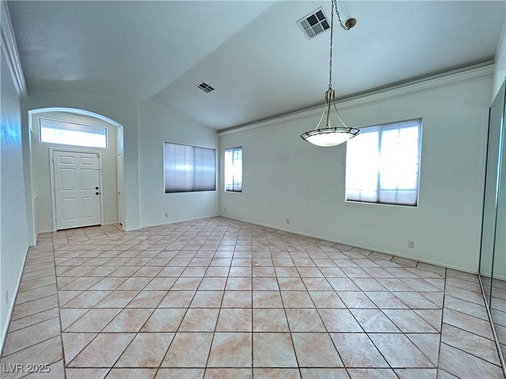 Las Vegas, NV 89117,9757 Derbyhill CIR