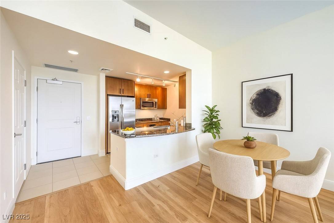 Las Vegas, NV 89102,200 W Sahara AVE #3802