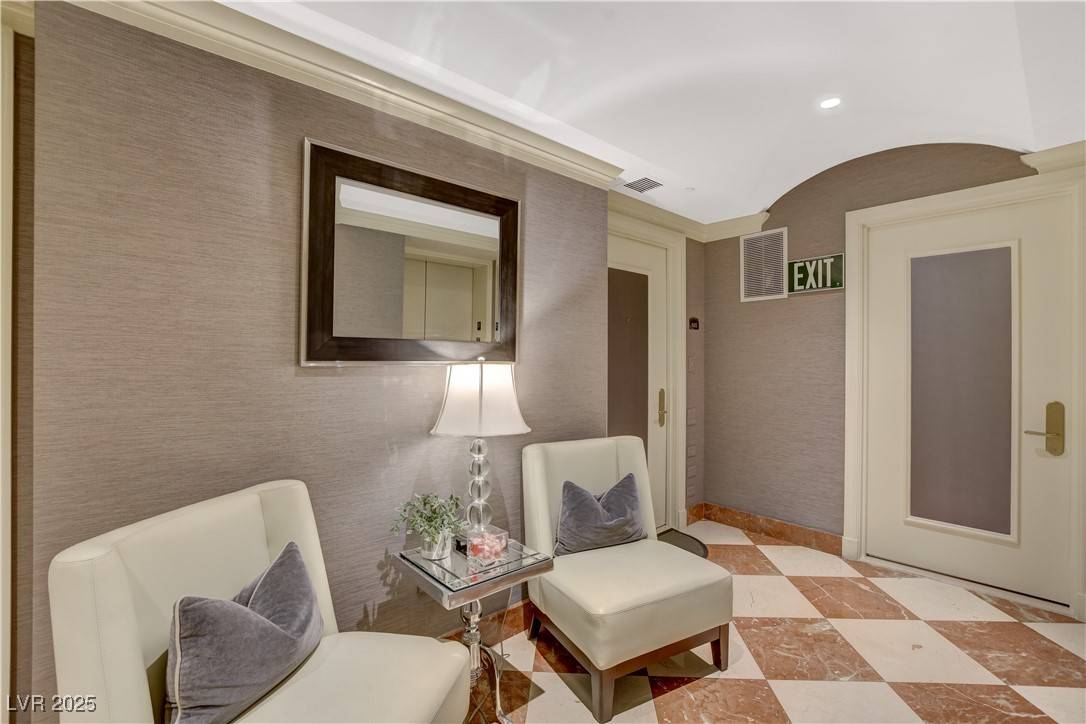 Las Vegas, NV 89109,2877 Paradise RD #1605