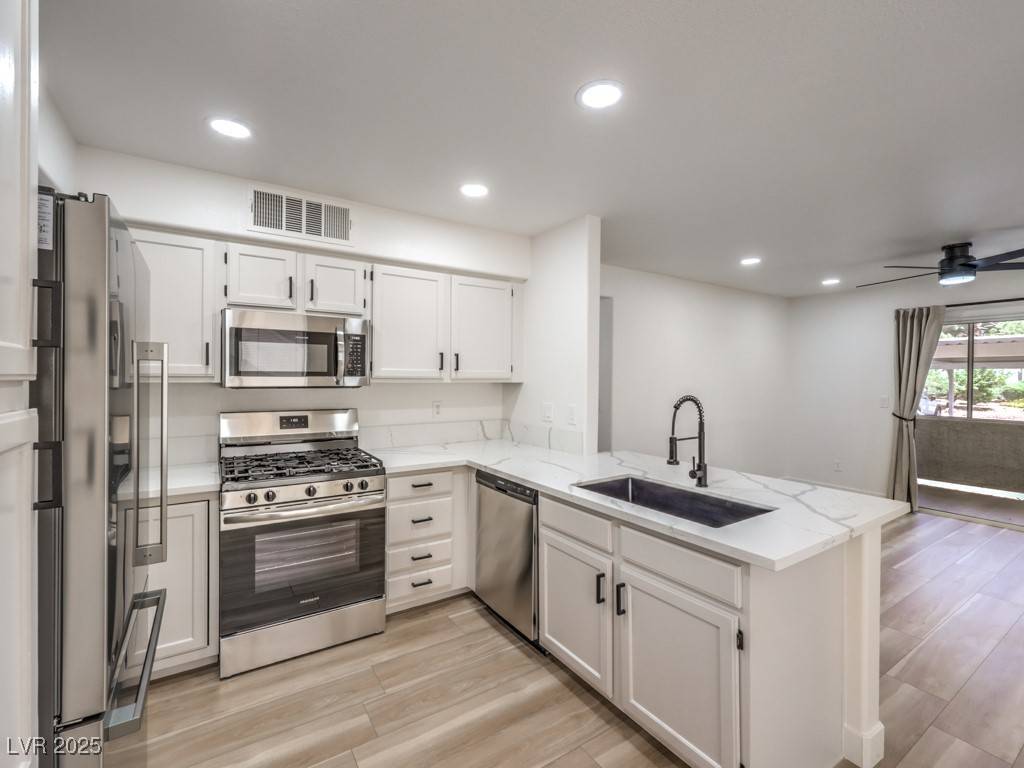 Las Vegas, NV 89120,3425 E Russell RD #114