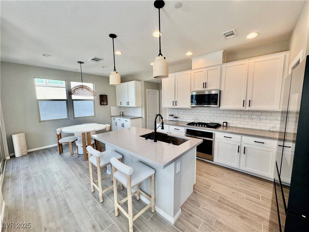 Las Vegas, NV 89138,643 Solar Citrine ST