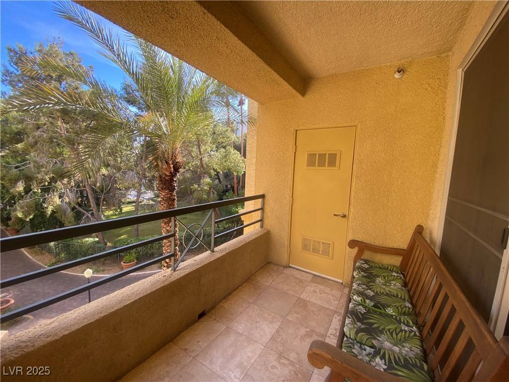 Las Vegas, NV 89169,230 E FLAMINGO RD #202
