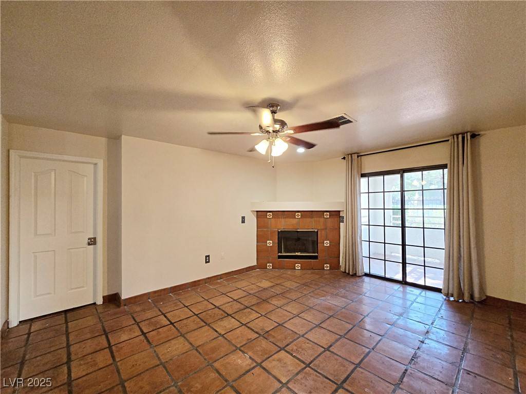 Las Vegas, NV 89145,8452 Boseck DR #106
