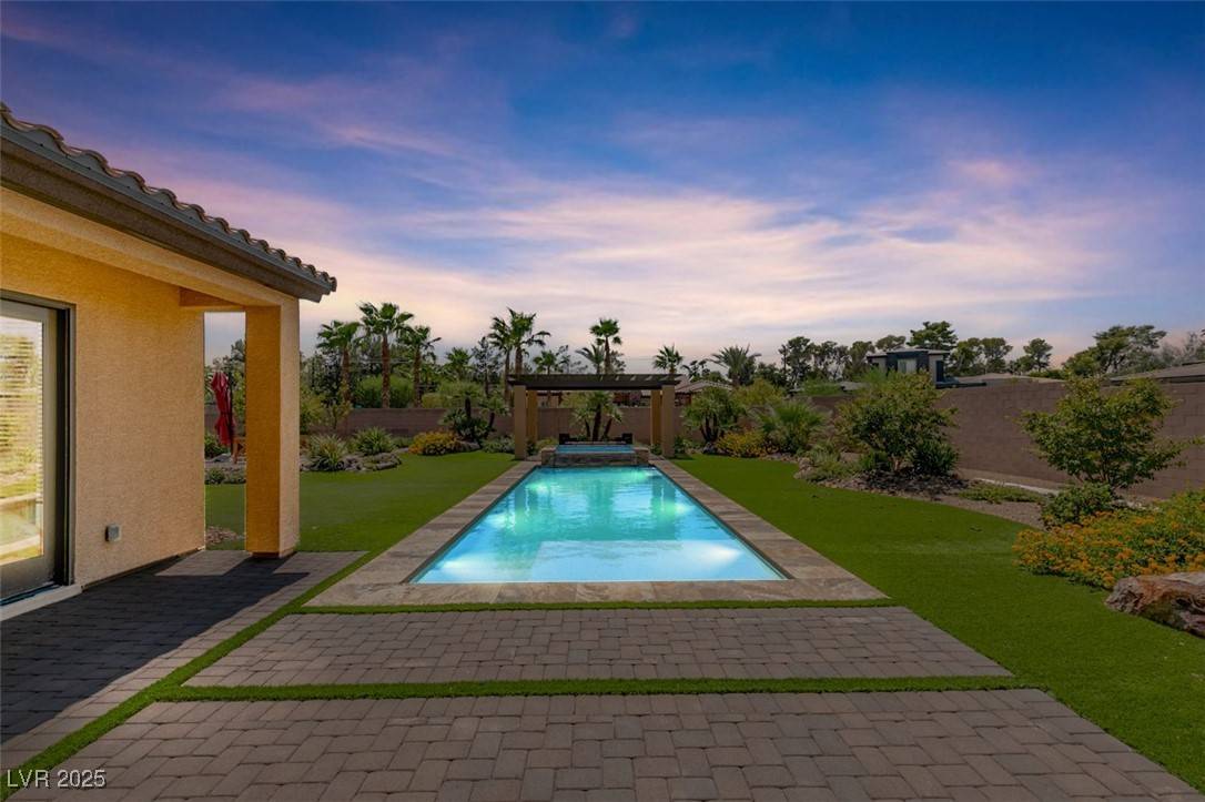 Las Vegas, NV 89120,6850 Hidden Sunset LN