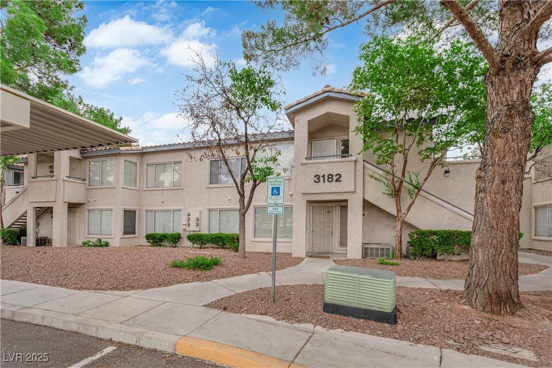 Las Vegas, NV 89120,3182 Tarpon DR #204