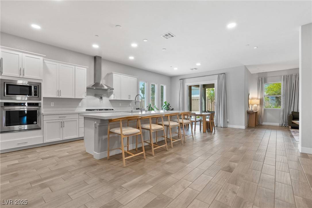 Las Vegas, NV 89117,7736 Tioga Ridge CT