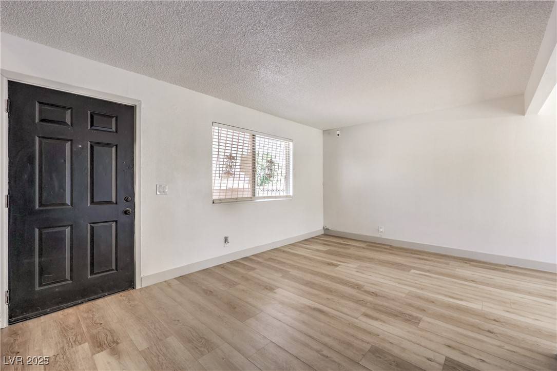 Las Vegas, NV 89120,5086 Mountain Vista ST