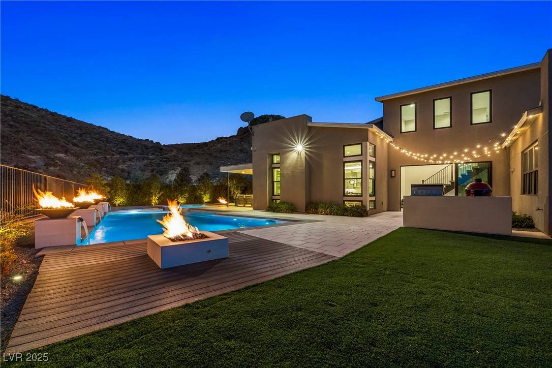 Henderson, NV 89052,2183 Skyline Heights LN