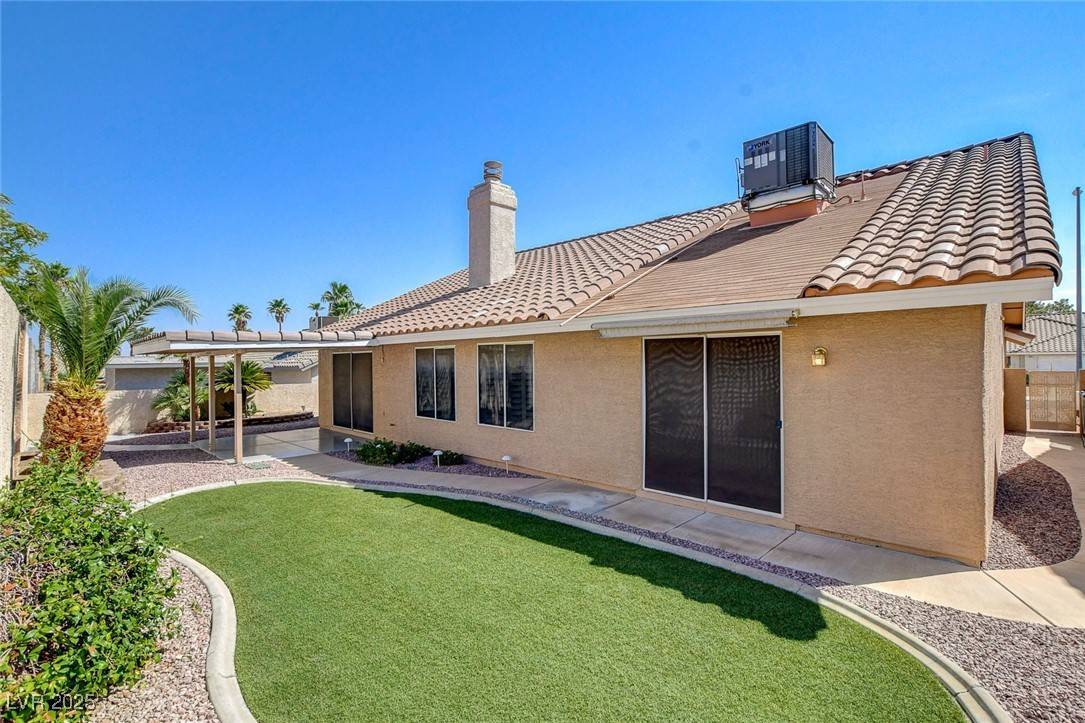 Henderson, NV 89002,805 Blue Springs DR