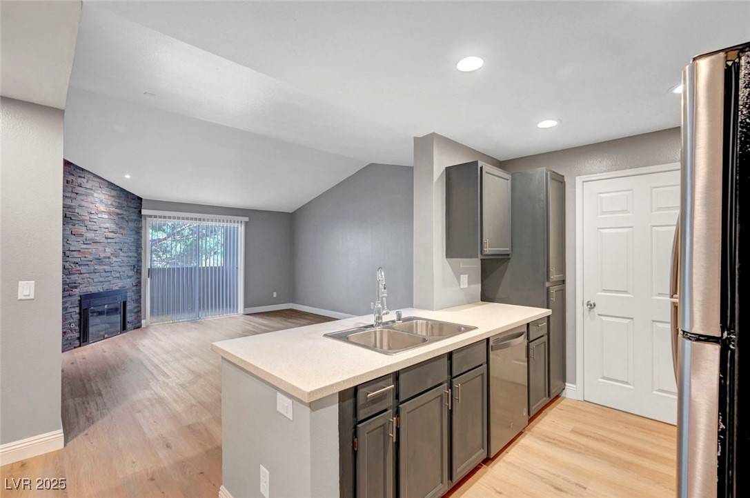 Henderson, NV 89012,231 W Horizon Ridge Pkwy #222