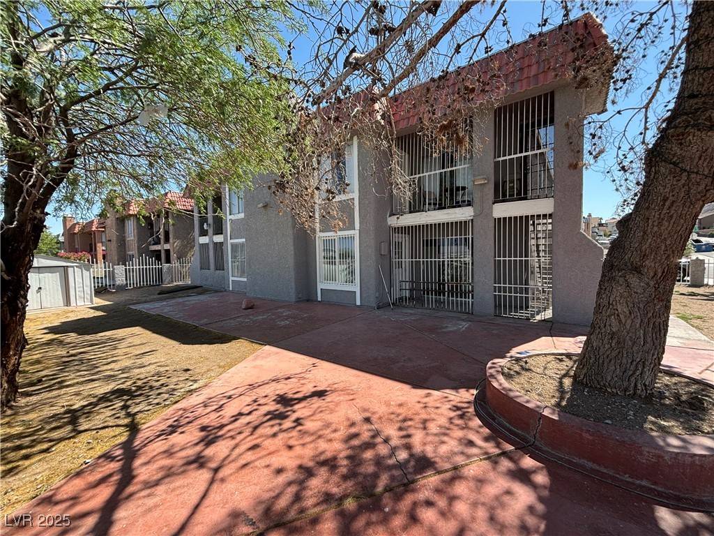 Las Vegas, NV 89156,2185 Exeter DR #2