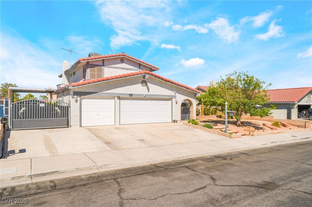 Las Vegas, NV 89117,8908 Dio Guardi DR