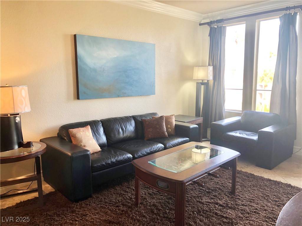 Las Vegas, NV 89169,230 FLAMINGO RD #323