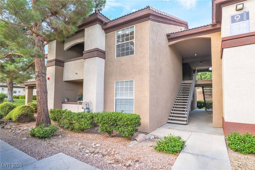 Henderson, NV 89012,231 W Horizon Ridge Pkwy #921