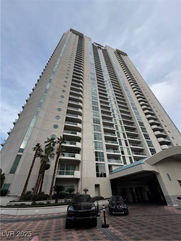 Las Vegas, NV 89109,2777 Paradise RD #205