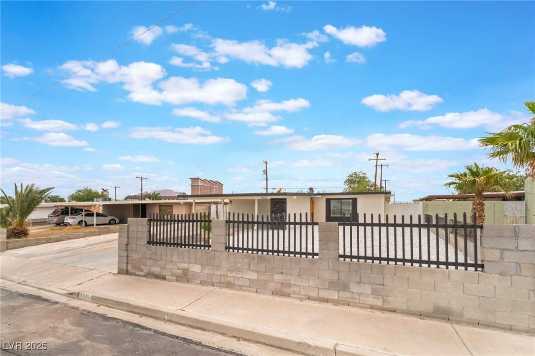 Las Vegas, NV 89122,4626 Sacks DR