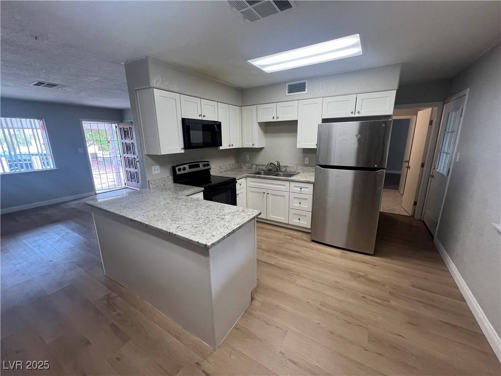 Las Vegas, NV 89108,5909 Glen Eagles LN