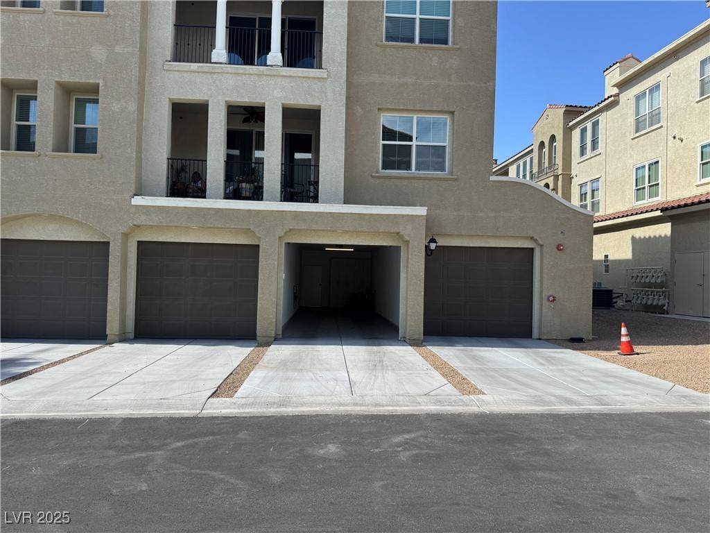Henderson, NV 89052,2555 Hampton RD #2108