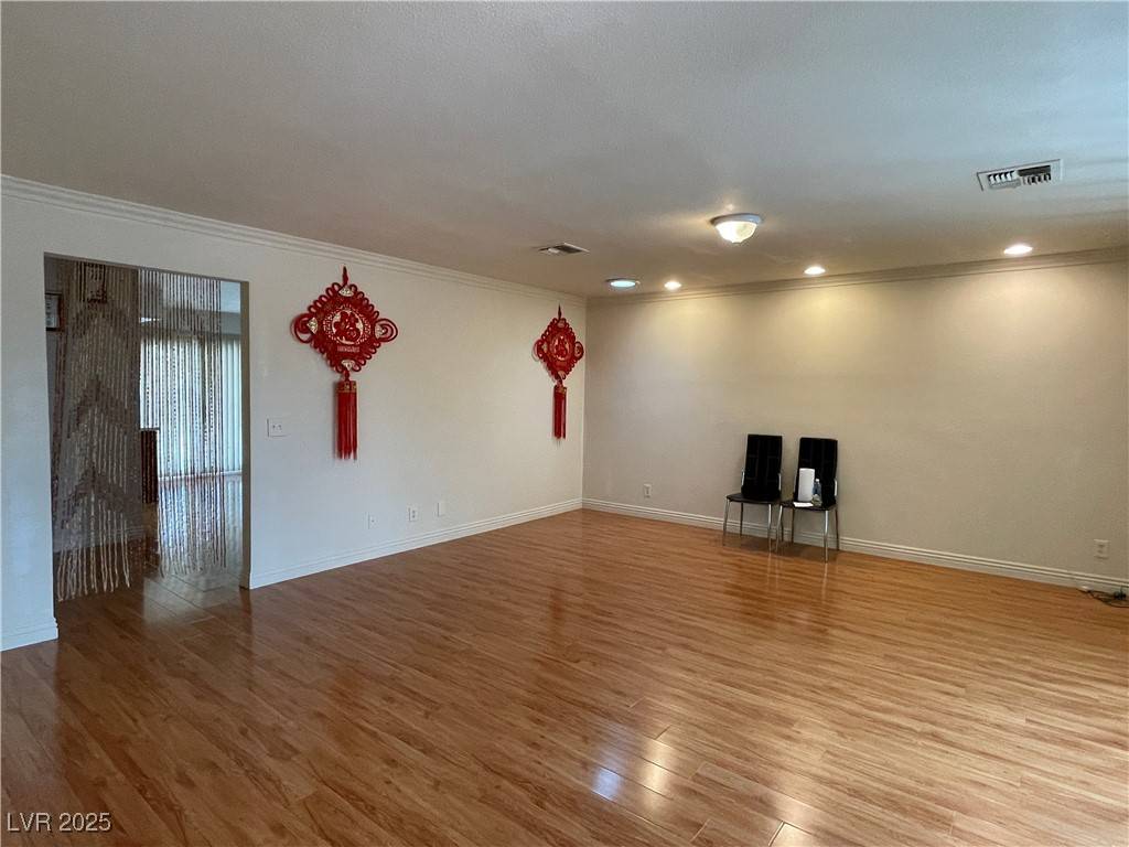 Las Vegas, NV 89103,6516 Larchwood LN