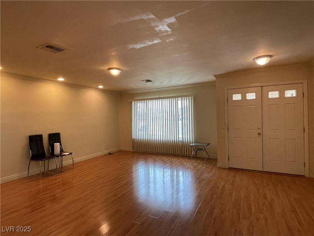 Las Vegas, NV 89103,6516 Larchwood LN