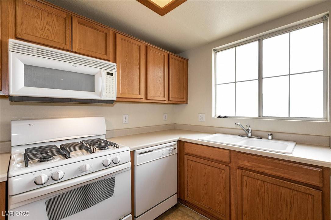 Henderson, NV 89011,833 Aspen Peak LOOP #1524