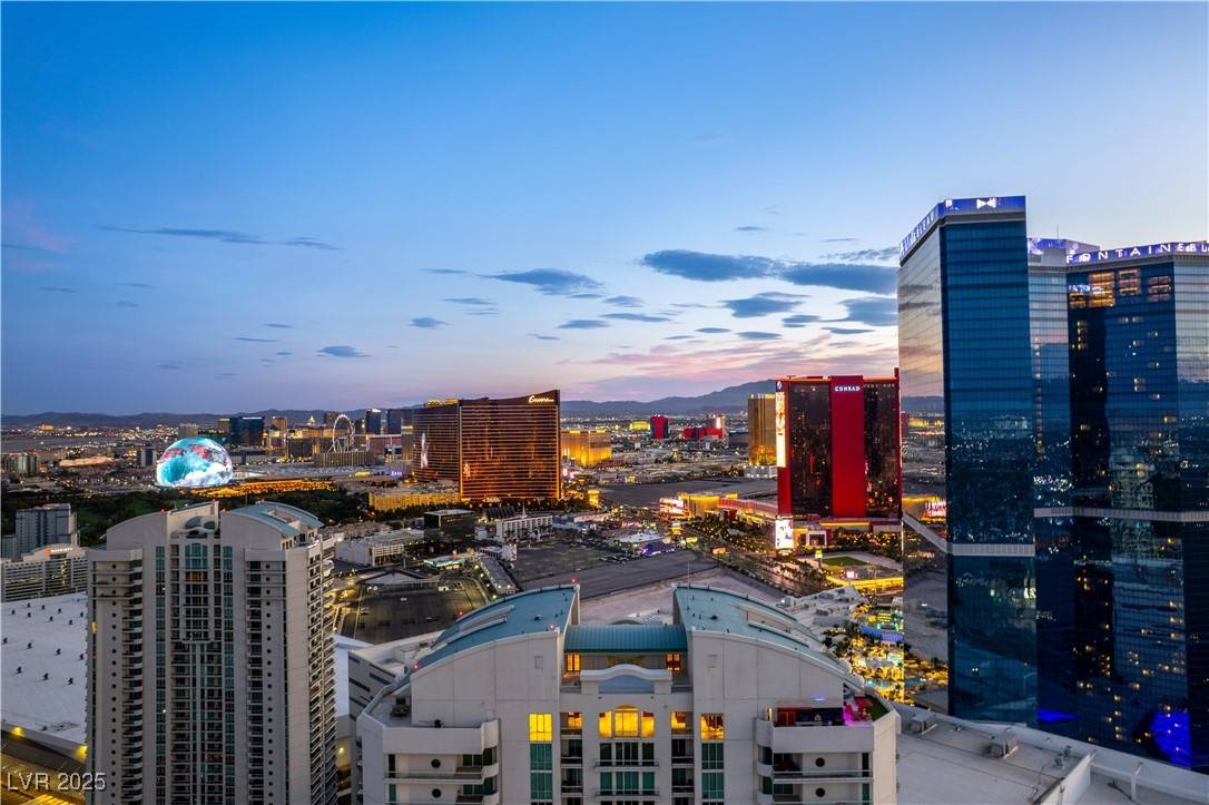Las Vegas, NV 89109,2747 Paradise RD #3801