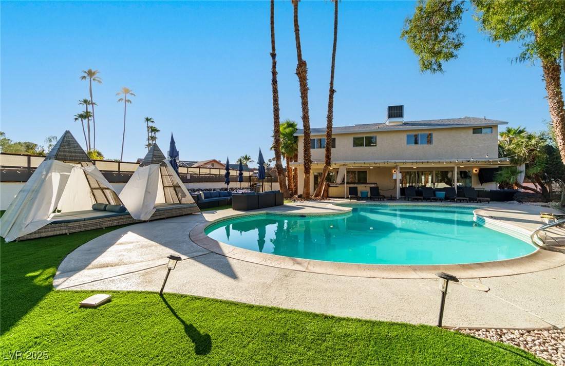 Las Vegas, NV 89121,3080 Garnet CT