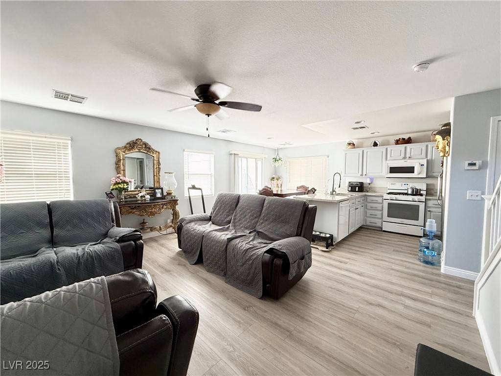 Las Vegas, NV 89183,10585 Pueblo Springs ST