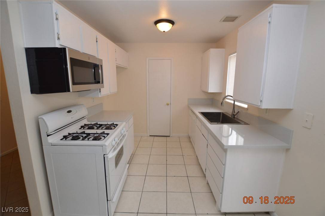 Las Vegas, NV 89115,3646 Longfellow ST