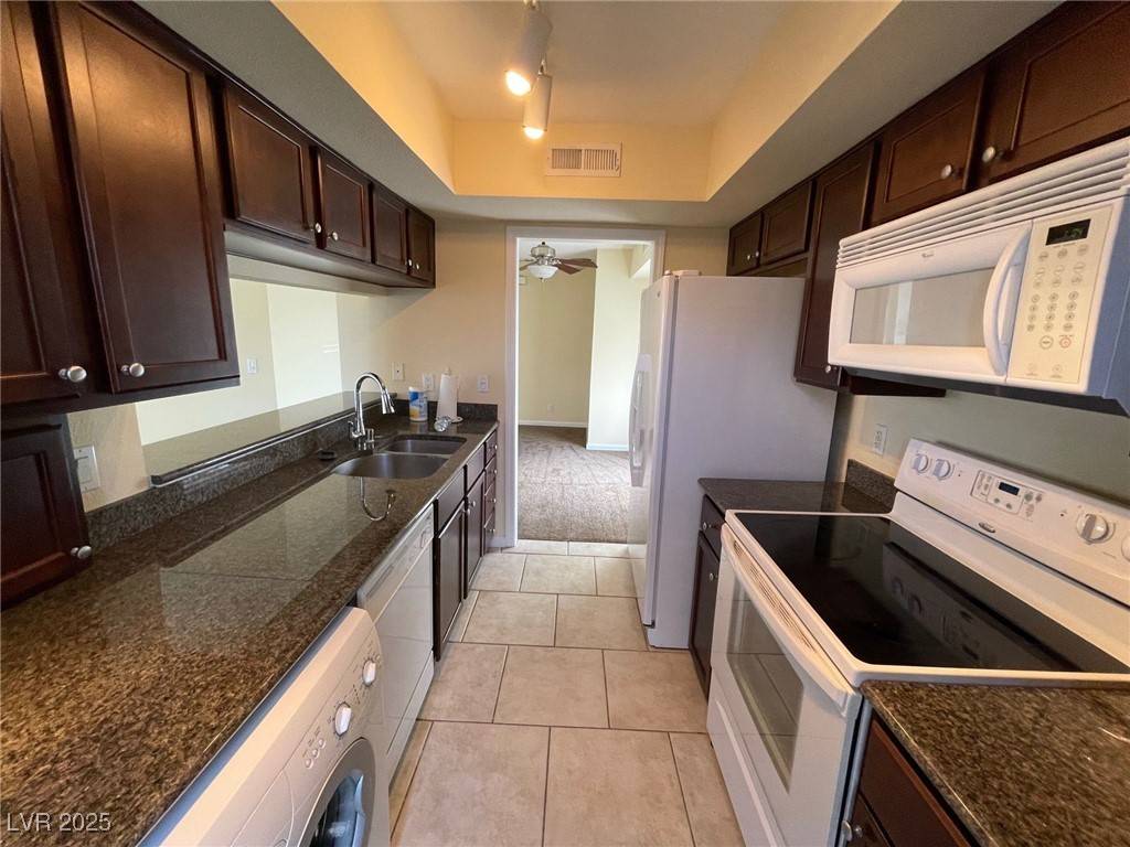 Las Vegas, NV 89109,2838 Geary PL #4020
