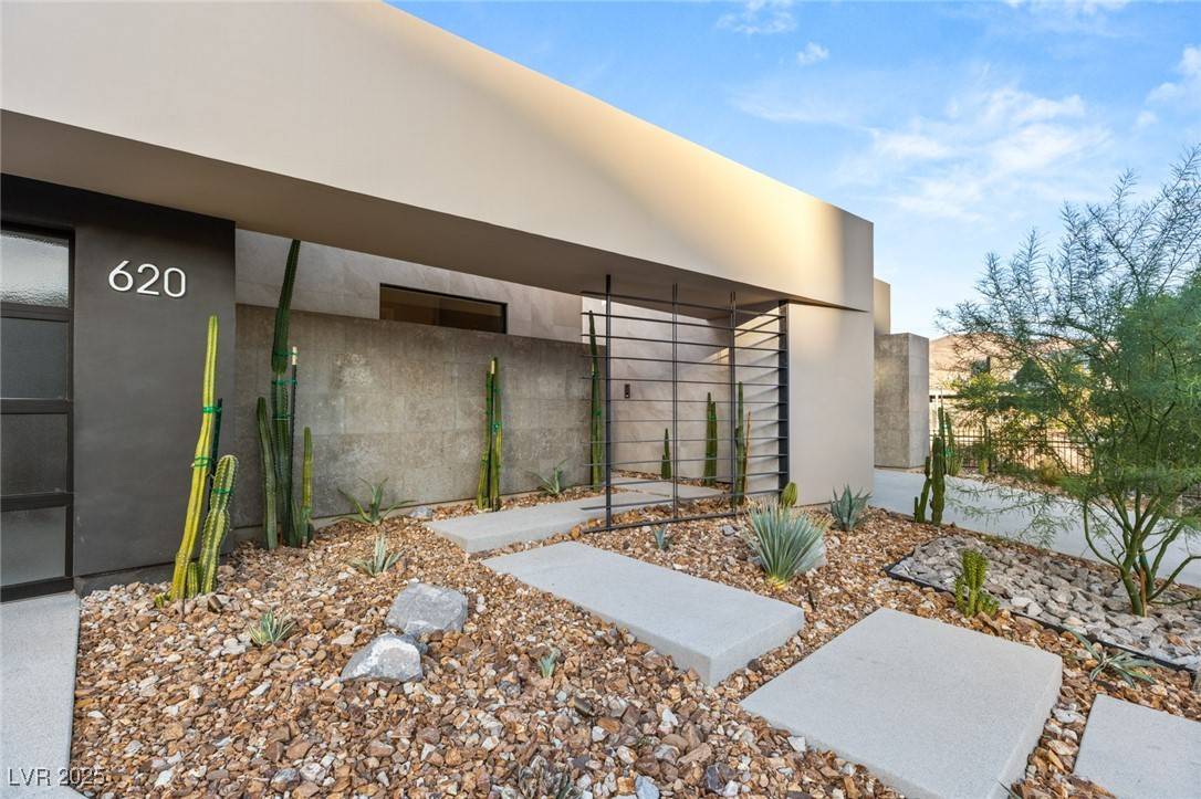 Henderson, NV 89012,620 Dragon Mountain CT