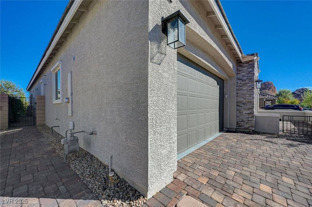 Henderson, NV 89011,76 Tatahatso Point ST