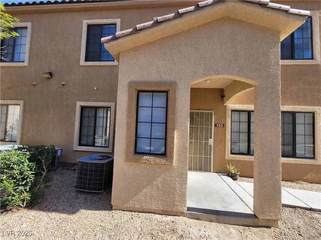 Las Vegas, NV 89108,2151 HUSSIUM HILLS ST #203