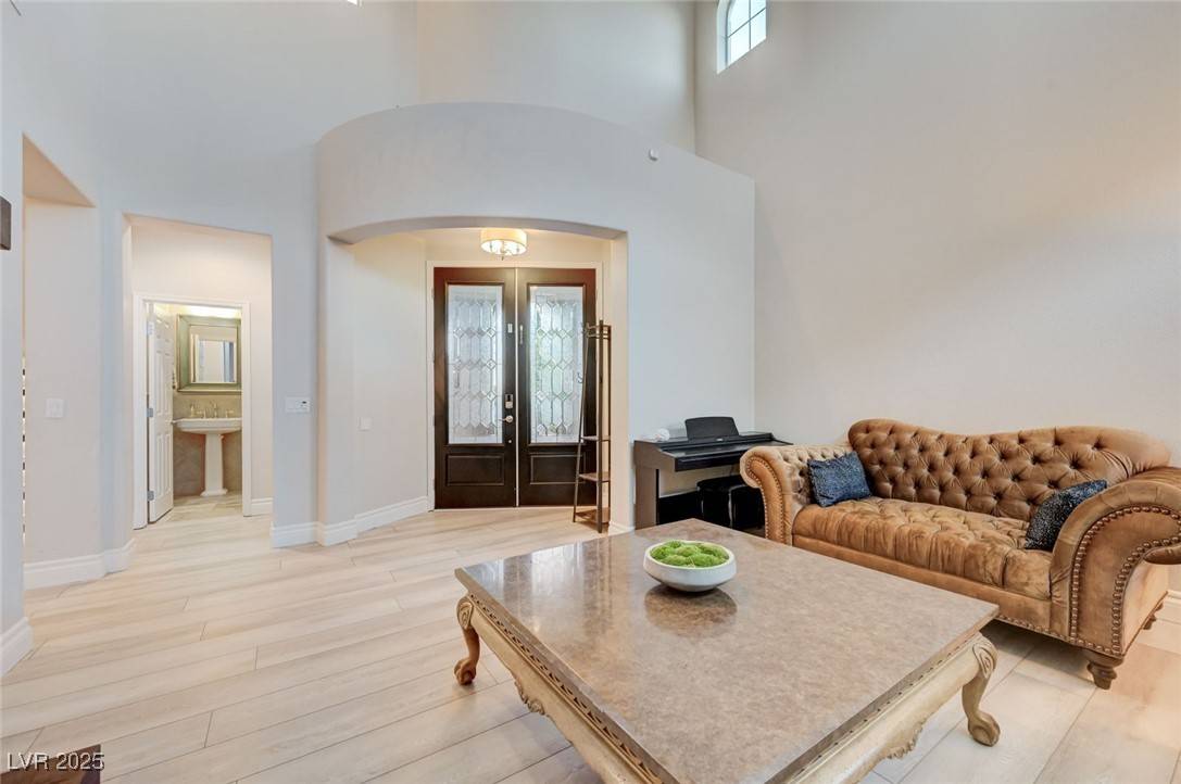 Las Vegas, NV 89138,929 Roseberry DR