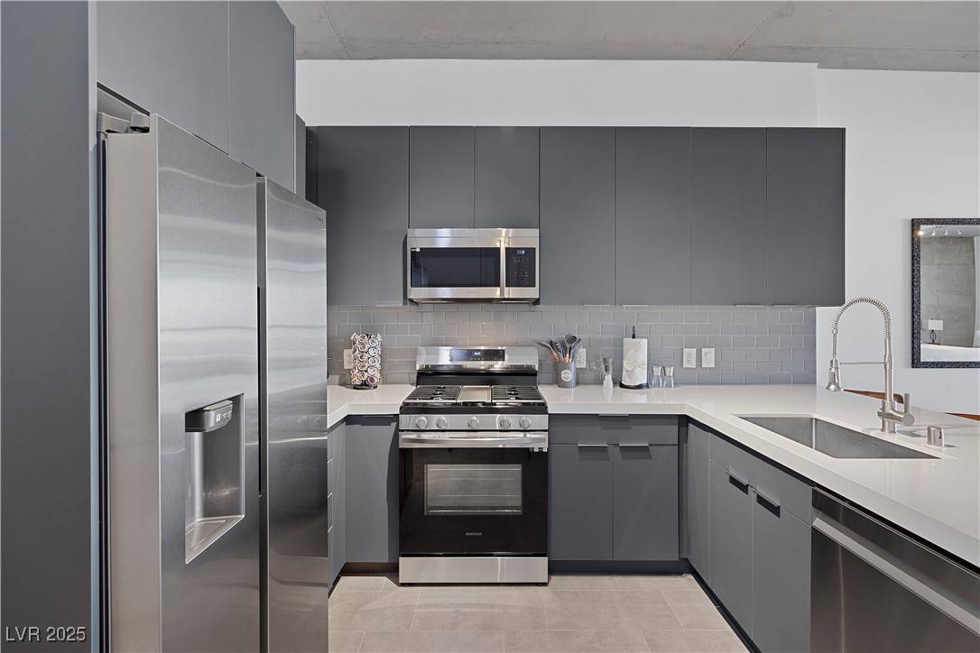 Las Vegas, NV 89101,353 E Bonneville AVE #505