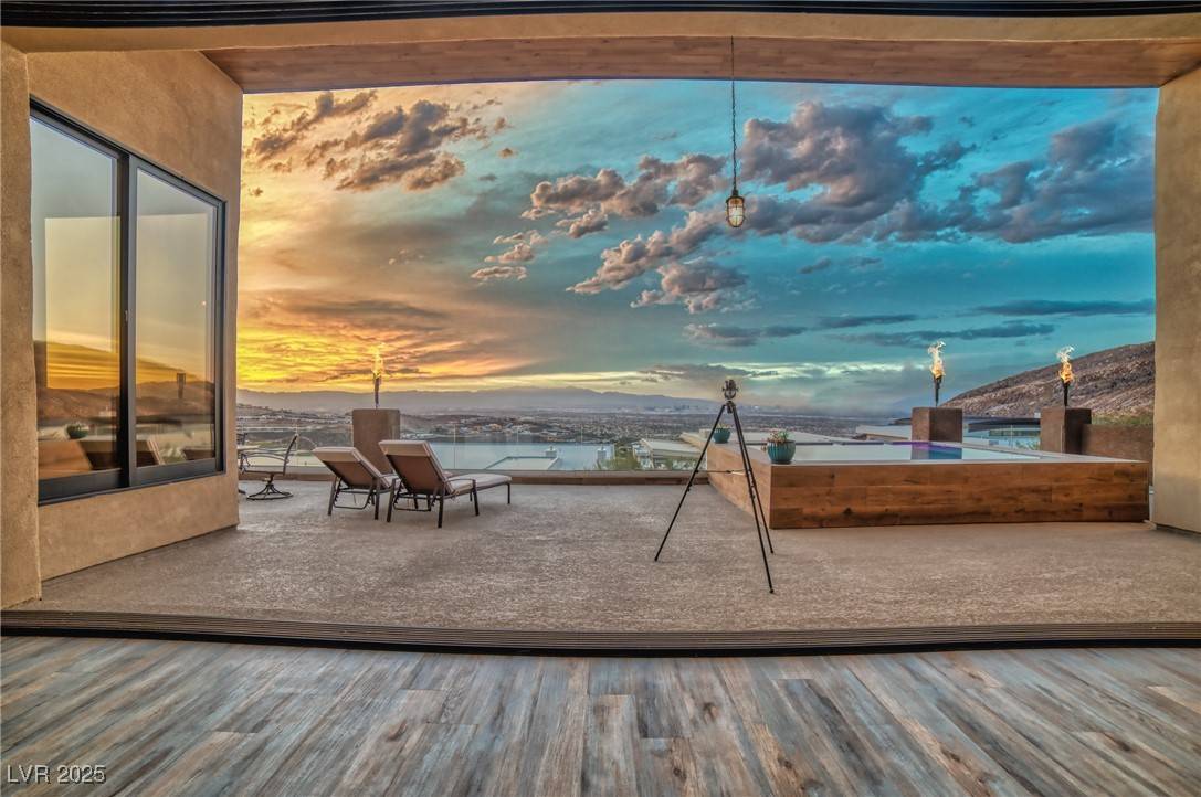 Henderson, NV 89012,665 Falcon Cliff CT