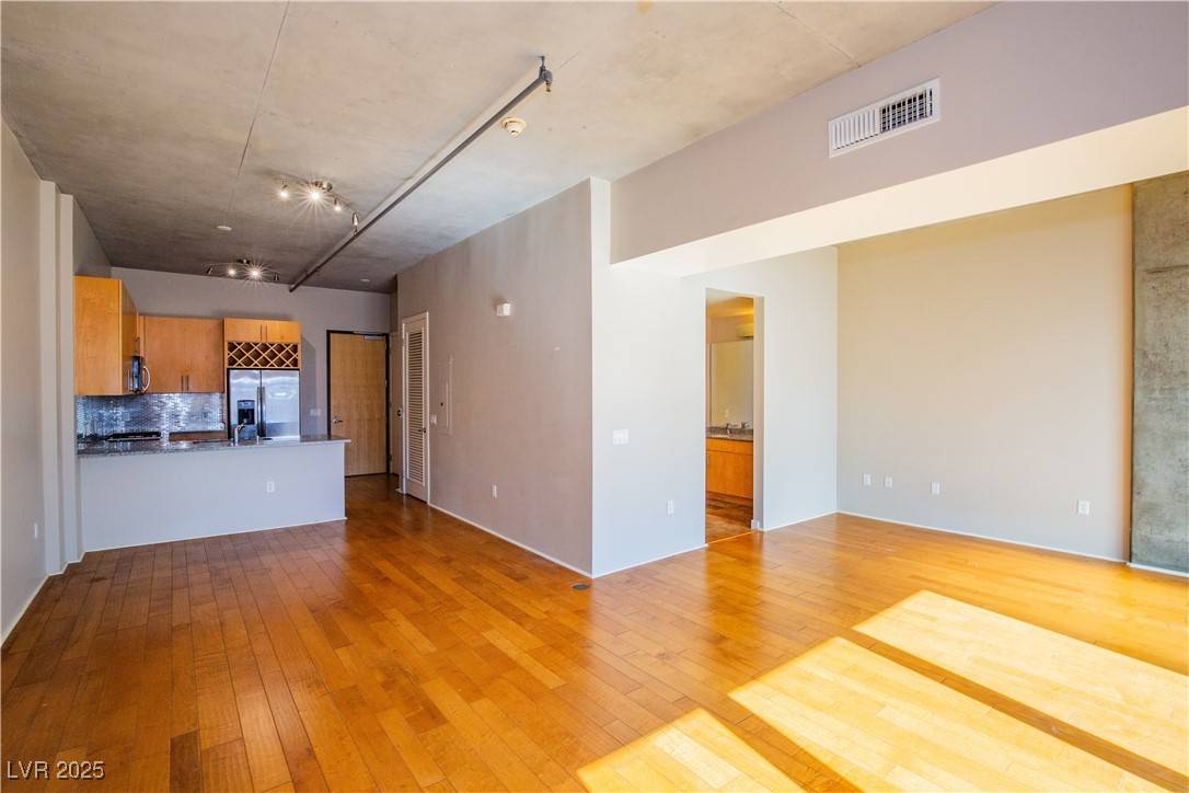 Las Vegas, NV 89101,353 E Bonneville AVE #147