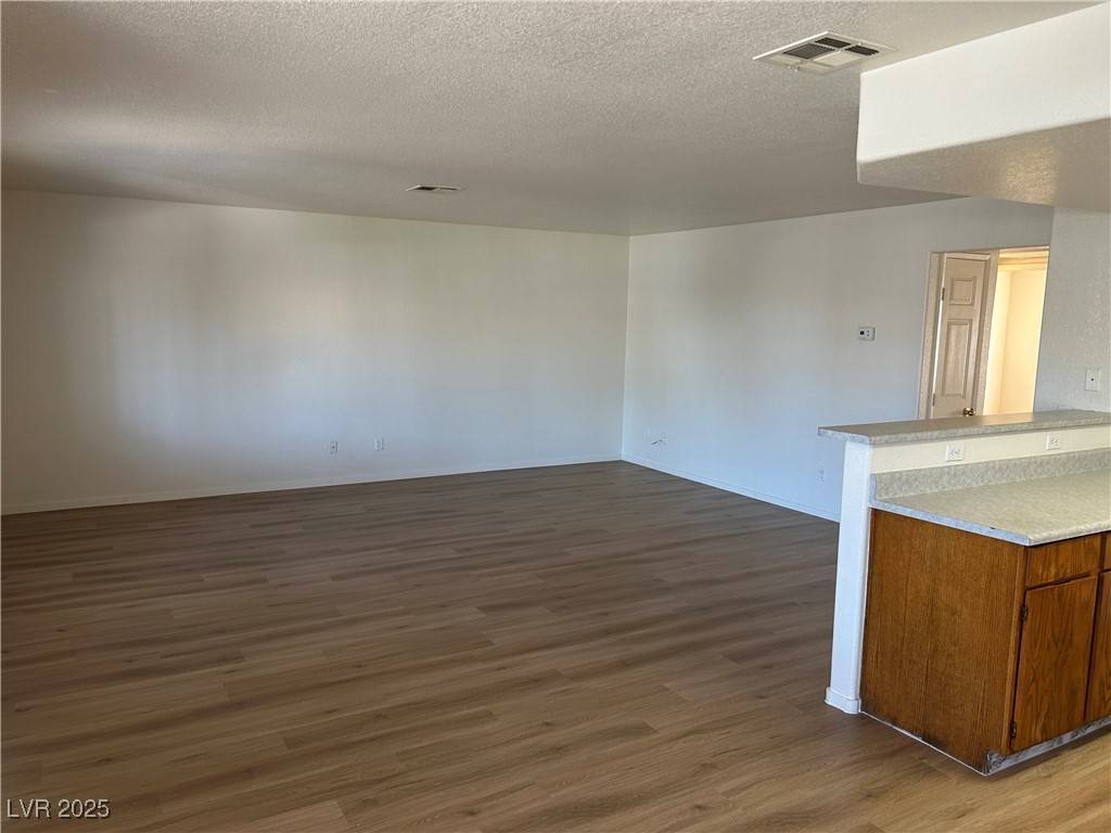 Las Vegas, NV 89108,6553 MCRAE AVE #102