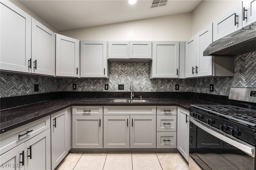 Las Vegas, NV 89106,1832 Taylor Hill ST